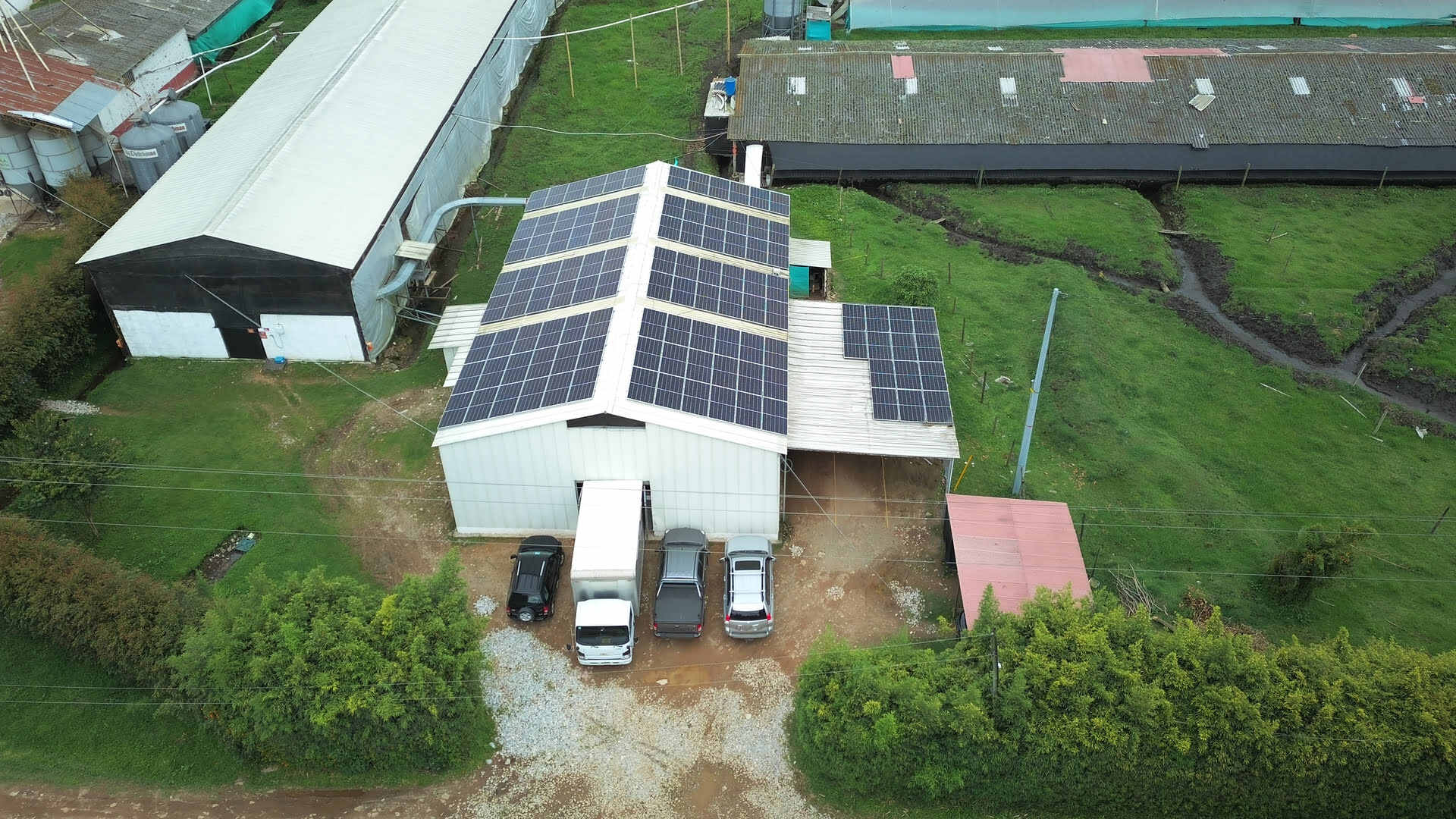 sistema_fotovoltaico_para-granja_avícola_la_ceja_antioquia.